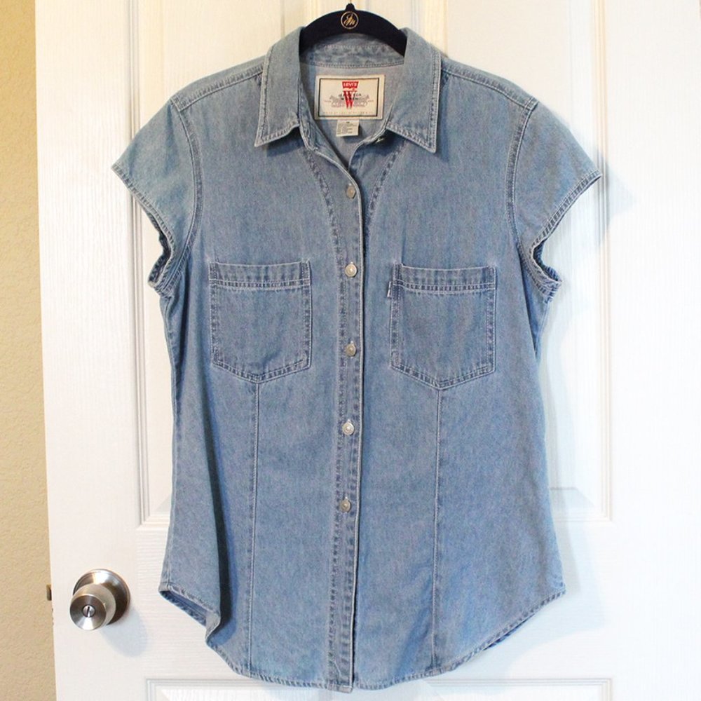 VTG Levi's Chambray Button Down Short Sleeve Top
